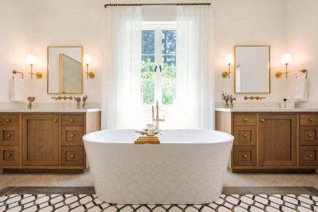 bcb-alamo-ec-0150-BathroomHero.jpg